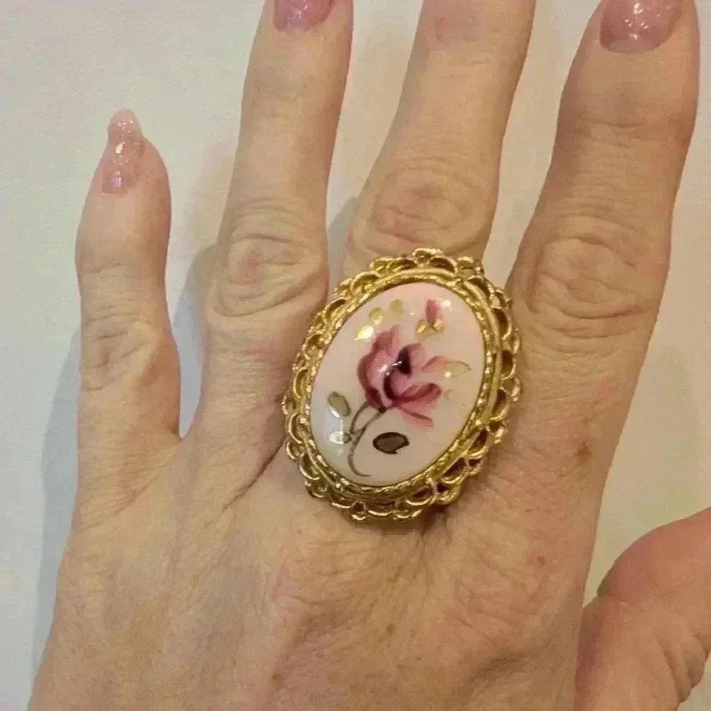 Vintage beautiful painted  floral adjustable goldtone ring